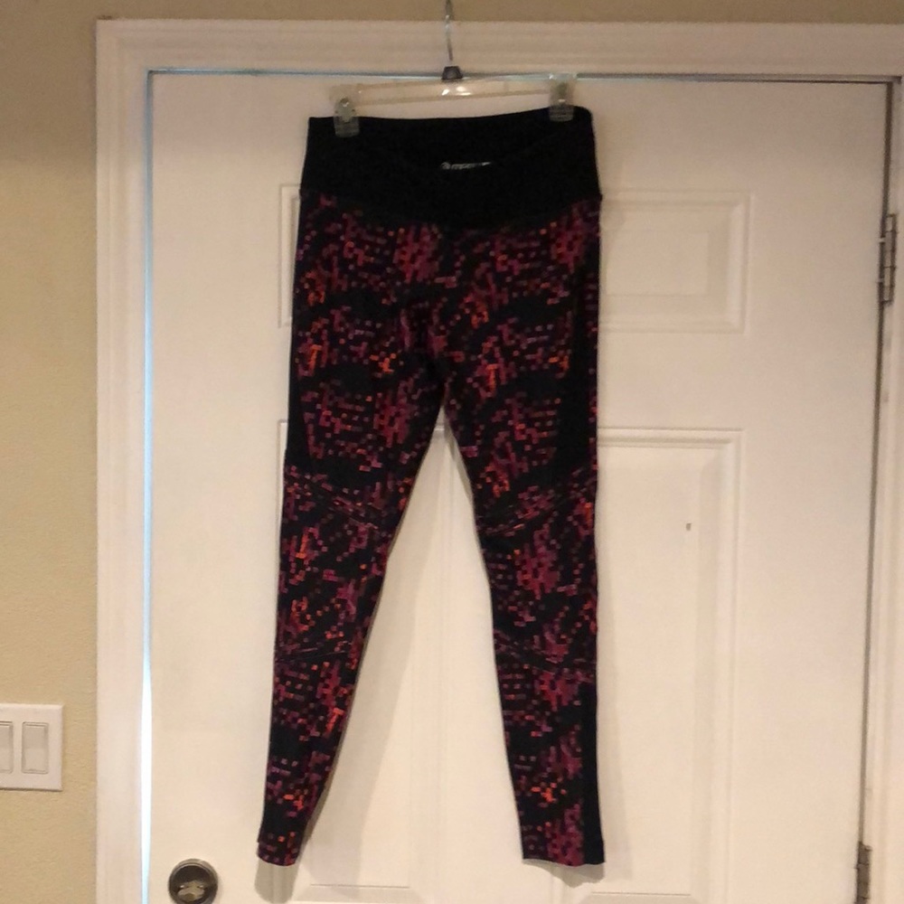 Women’s workout leggings sz. M awesome condition